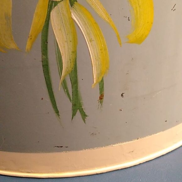 Floral Painted Toleware? Metal Waste Bin Decorative cut outs upper edge - Picture 12 of 13